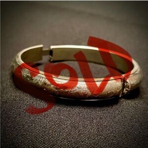 Vintage Silver Floral Etched Hinged Locking Bracelet